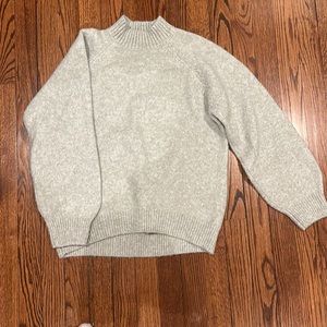 Old navy greenish gray sweater girls size 11-12 women’s XS